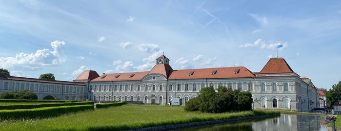 Neuhausen-Nymphenburg is one of Lieux qui ont plu à Jakov.