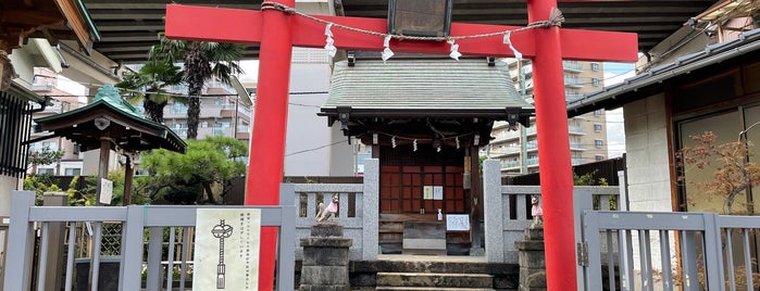 青雲稲荷神社 is one of 神社仏閣.