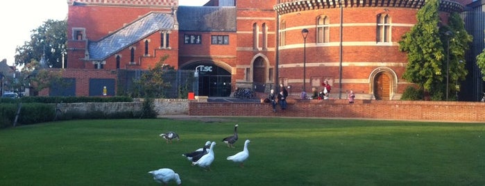 Royal Shakespeare Theatre is one of Carlさんのお気に入りスポット.