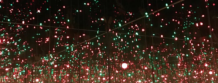 Gleaming Lights Of The Souls by Yayoi Kusama is one of Locais curtidos por Ankur.