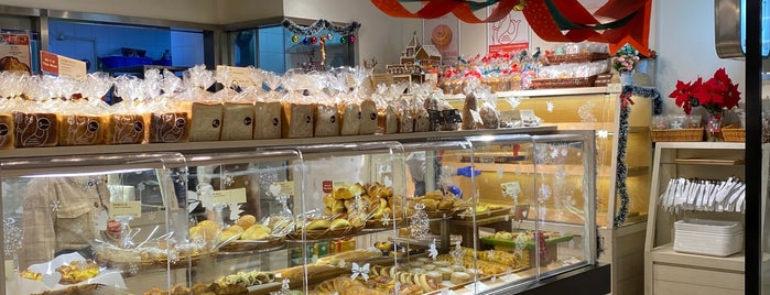 Little Mermaid Bakery is one of Locais curtidos por leon师傅.