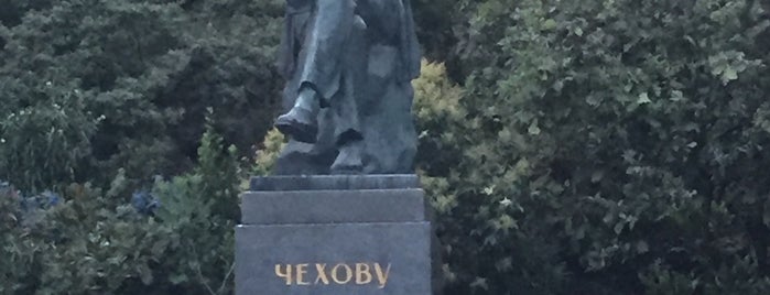 Памятник Чехову is one of Ялта.
