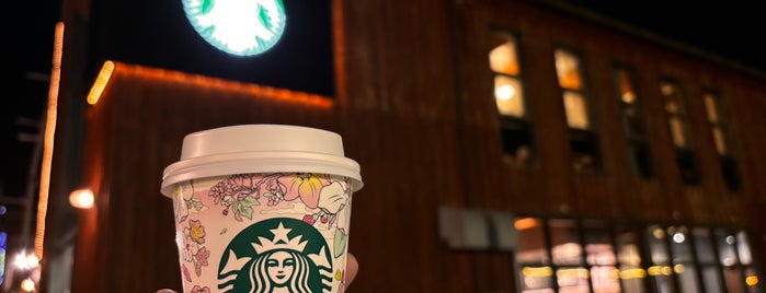 Starbucks is one of 函館.