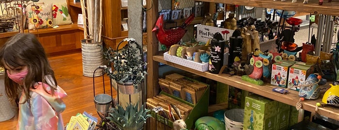 Lady Bird Johnson Wildflower Center Gift Shop is one of Tempat yang Disukai Gina.