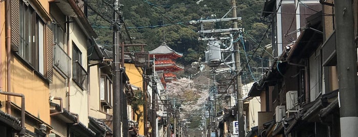 五条坂 is one of 京都の坂.