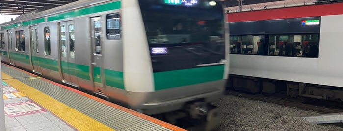 JR Platforms 3-4 is one of 新宿駅.