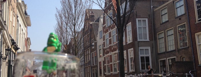 Café Zondag is one of NED Amsterdam.