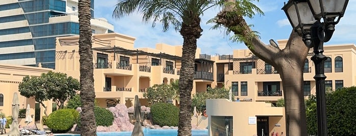 Novotel (Al Dana Resort) is one of Munira'nın Beğendiği Mekanlar.