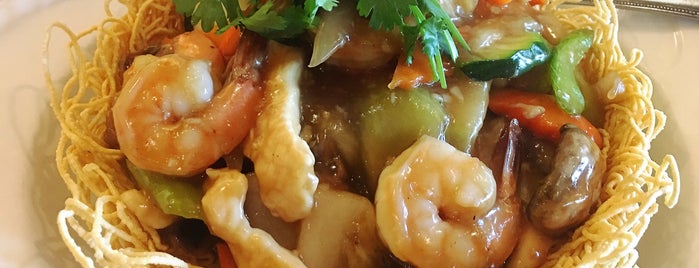 Le Soleil Vietnamese Noodles & Grill is one of Locais salvos de Maya.