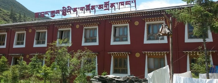 Labrang Redrock Int. Youth Hostel is one of Hotels.