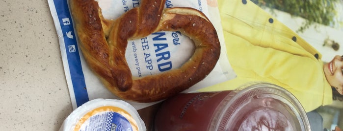 Auntie Anne's is one of Fabioさんのお気に入りスポット.