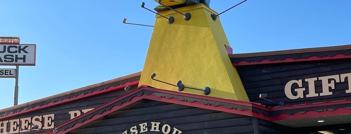 Mousehouse Cheesehaus is one of Waunakee.