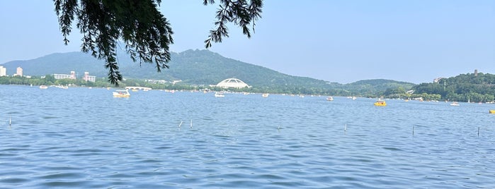 Xuanwu Lake Park is one of Nanjing.