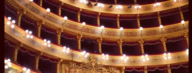 Teatro Massimo is one of Lieux qui ont plu à Denys.