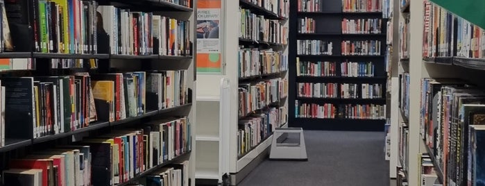 Surry Hills Library is one of Wifi and power - aus.