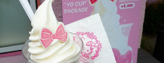 Hello Kitty Cafe is one of 좋아하는 디저트 가게.