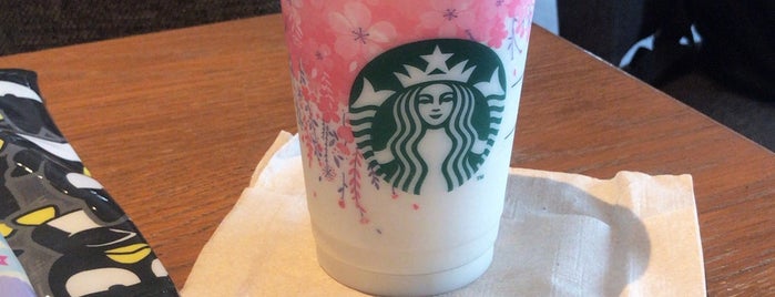 Starbucks is one of Tempat yang Disukai Pravit.