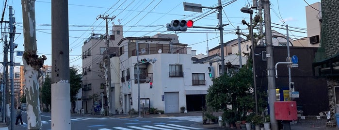 萬年橋北交差点 is one of 江東区.