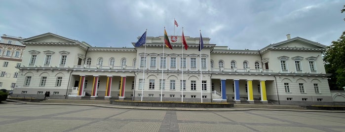 Presidential Palace of the Republic of Lithuania is one of Vilniaus klasicizmas.