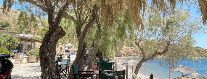 Zephiros Beach Bar is one of Λερος.