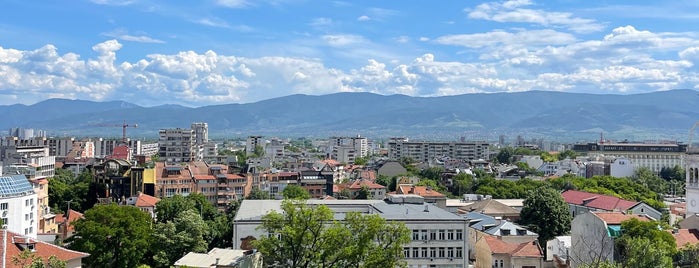 Plovdiv is one of Oteller.