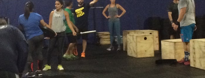 Golden Mile Crossfit is one of Locais curtidos por Ashley.