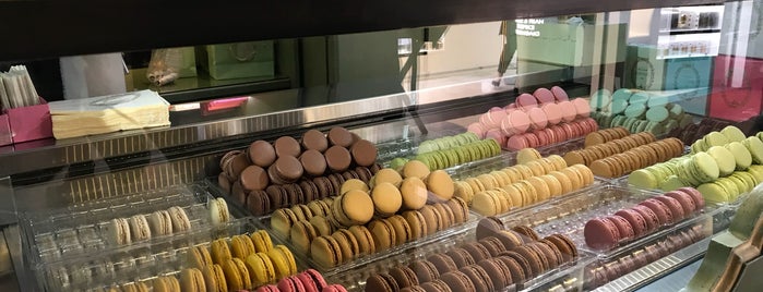 Ladurée is one of Linaさんのお気に入りスポット.