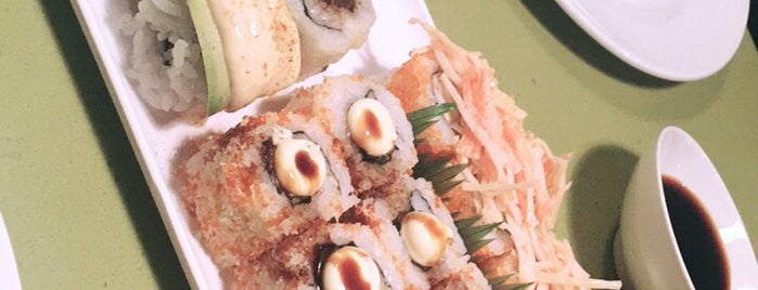 Sushi Yoshi is one of Locais curtidos por Lina.