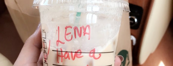 Starbucks is one of Orte, die Lina gefallen.