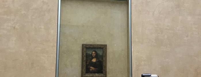Louvre Müzesi is one of Lina'nın Beğendiği Mekanlar.