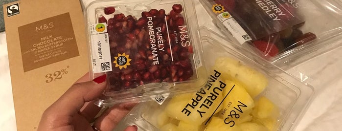 Marks & Spencer Food is one of Lina'nın Beğendiği Mekanlar.