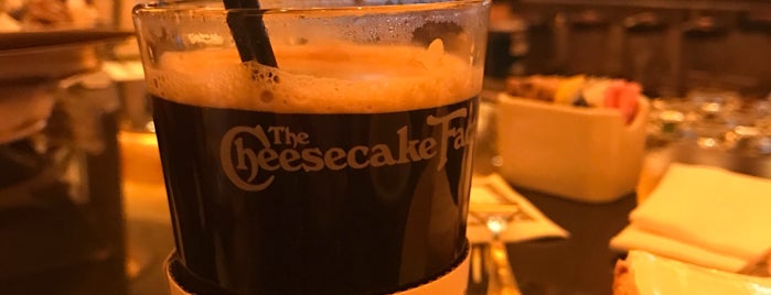 The Cheesecake Factory is one of Linaさんのお気に入りスポット.