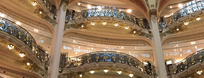 Galeries Lafayette Haussmann is one of Lugares favoritos de Lina.