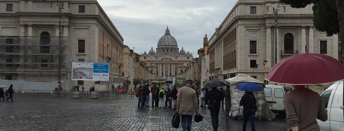 Piazza San Pietro is one of Tempat yang Disukai Lina.