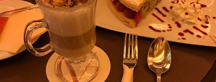 Café George V is one of Lina : понравившиеся места.
