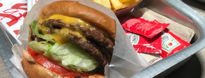 The California Burger is one of Orte, die Lina gefallen.