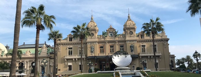 Casino de Monte-Carlo is one of สถานที่ที่ Lina ถูกใจ.