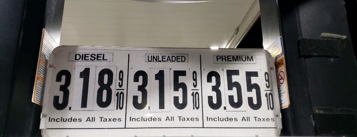 Sam's Club Gas Station is one of Lieux qui ont plu à Phyllis.