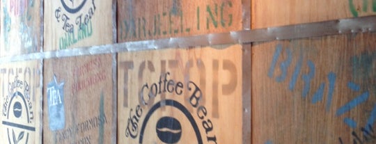 The Coffee Bean & Tea Leaf® is one of Tempat yang Disukai Dezzie.
