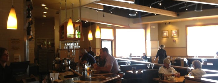 California Pizza Kitchen is one of Tempat yang Disukai Efrosini-Maria.