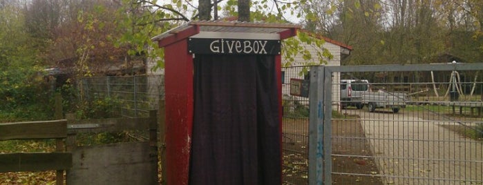 Givebox Oberkassel is one of Givebox / Bücherschrank.