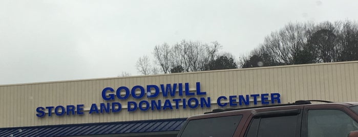 Goodwill is one of สถานที่ที่ Tyler ถูกใจ.