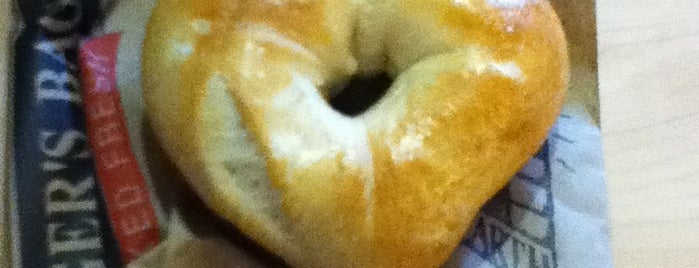 Bruegger's Bagel Bakery is one of Ianさんのお気に入りスポット.