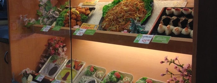 Bentoss (Marukai Food Court) is one of สถานที่ที่บันทึกไว้ของ Shirley.