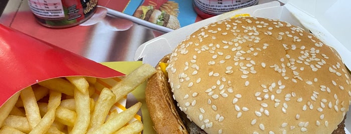 McDonald's is one of Victoria : понравившиеся места.