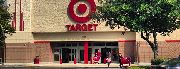 Target is one of Tempat yang Disukai Raquel.