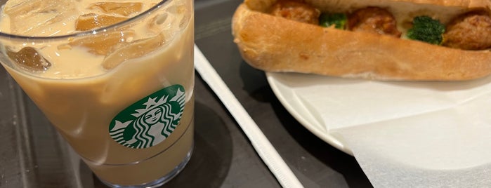 Starbucks is one of スタバ.