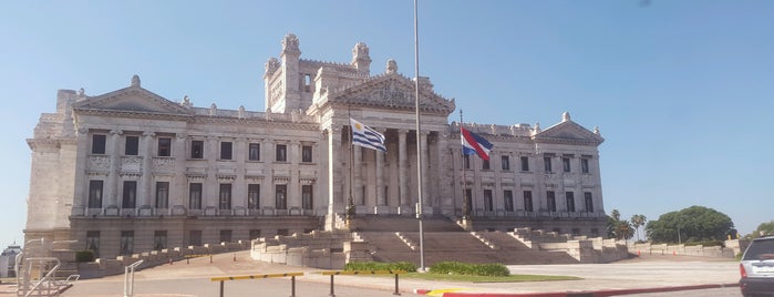 Palacio Legislativo del Uruguay is one of Leandro'nun Beğendiği Mekanlar.