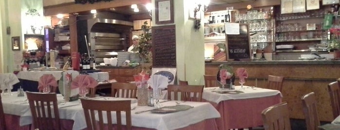 La Pignatella is one of Pizzerie.
