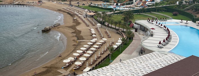 Elexus Hotel Resort Pool Bar is one of Burcu'nun Beğendiği Mekanlar.